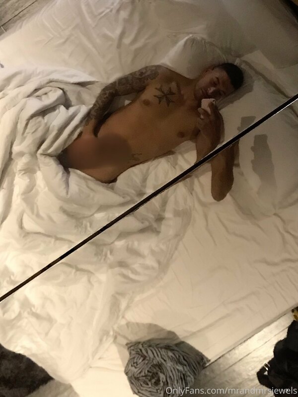Tip to receive this nude in your inbox ?