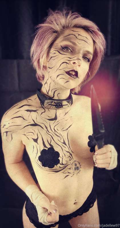 Sneak peak into what cosplays and stuff I will be doing next..