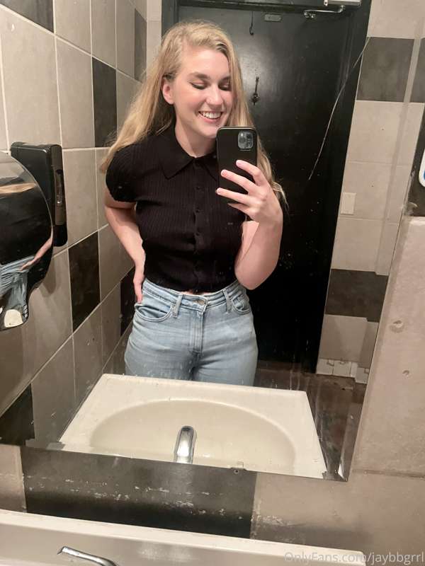 I take nudes for you even when I’m out at a bar. 2