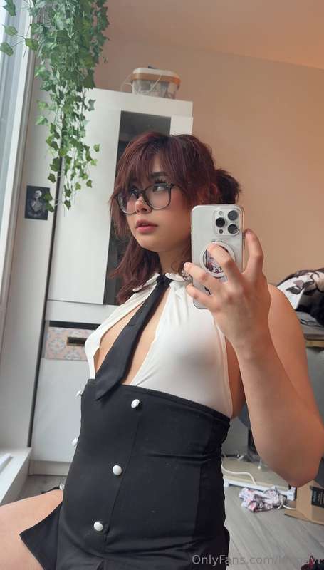keep swiping for my titties 🫶🏼 2