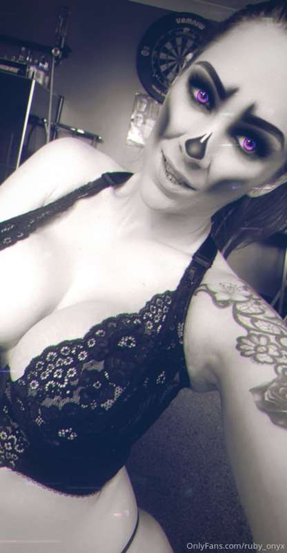 Loving these Halloween themed filters!! 👻😈☠ 6