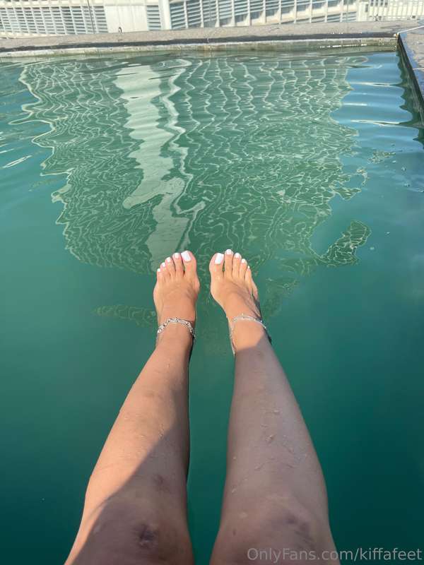Very hot today.  I want you to lick all the sweat on my feet