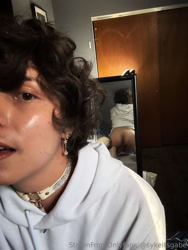 I’m just a lil guy 🥺 pls be kind I know I’m chronically late.. 32