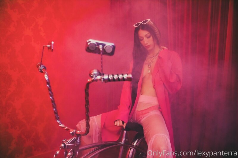 Love is in the air?
Can you feel it??

Like this post and i’.. 1