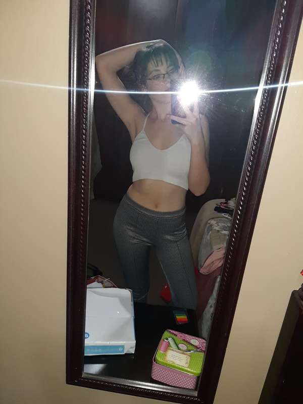 Mind the flash. Good evening I’m around this wknd😊 feel free.. 3