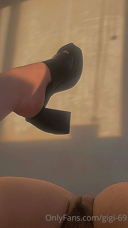 hot boys like hairy pussy and feet