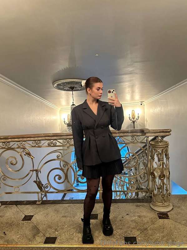 Even in an elegant outfit you can still be playful 😊 Sometim..