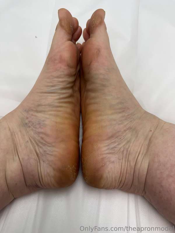 This foot’s for you. 🥰. Feel free to tip for me sharing pret.. 15