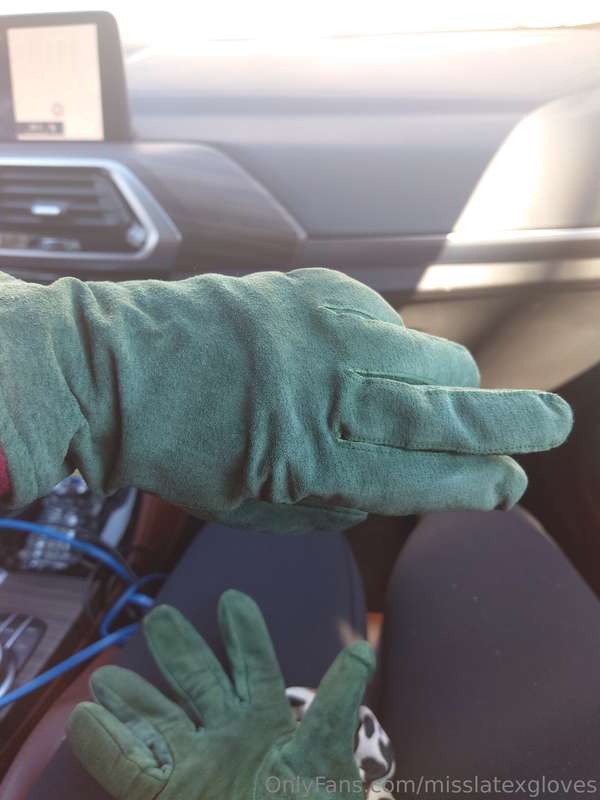 Misslatexgloves - Onlyfans - 26 Feb, 2025 4