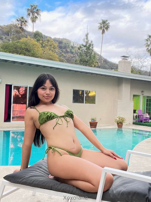 Help me put some sunscreen on my body 1