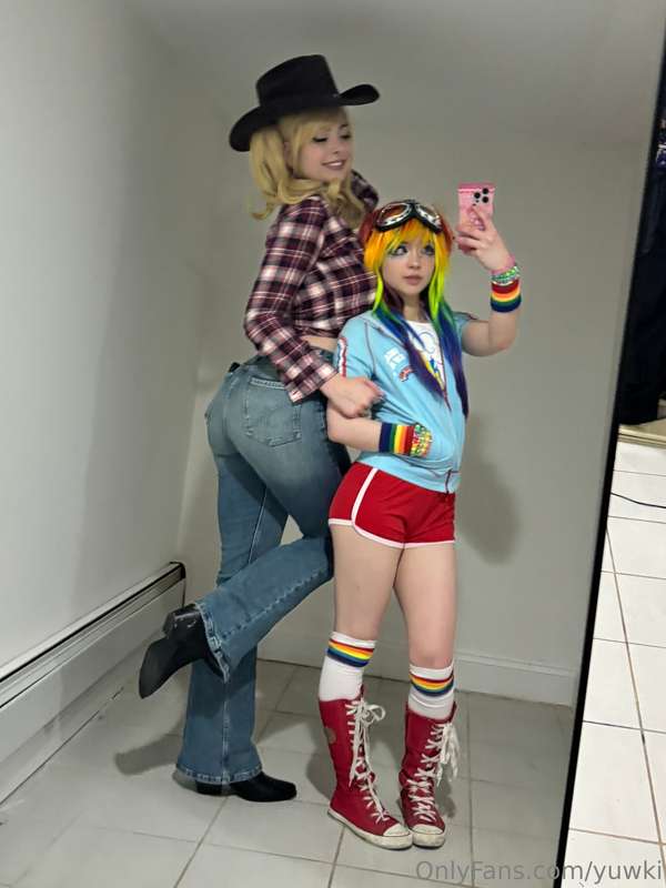 applejack and rainbow dash :D sorry for my absence i havent .. 4