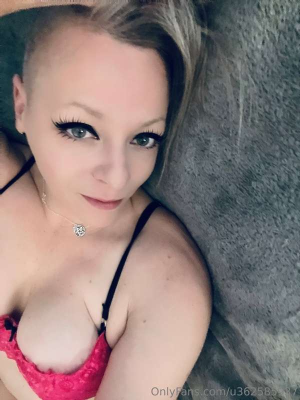 have a kick ass day 🖤💋