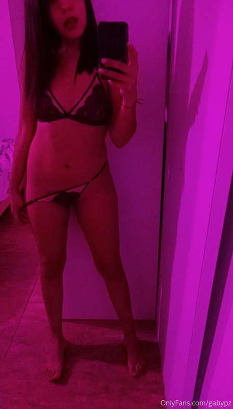 hi baby, i'm @manikinqueen i'm hot and to 🤤🔥💦subscribe, like..