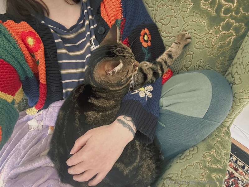 Sad Post Warning, cat diedLoving someone or something is dan.. 4