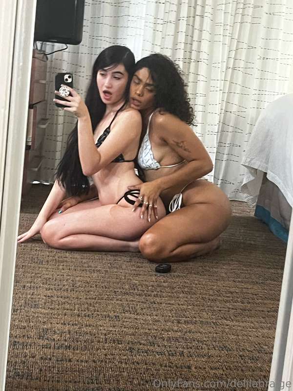 👧🏻 👧🏽 2