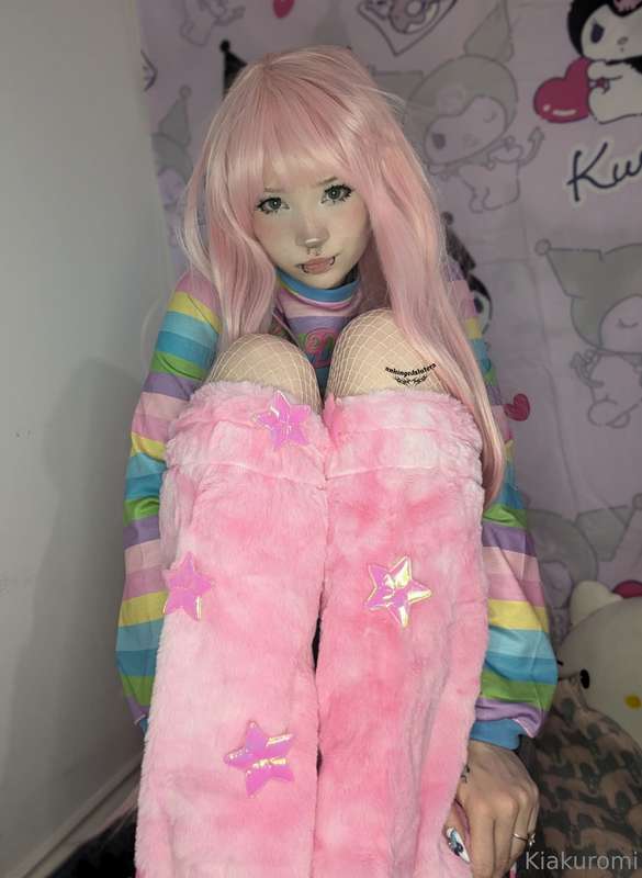 Happy Halloween!! It's me Kiawaifu 😘 enjoy my pastel egirl p..