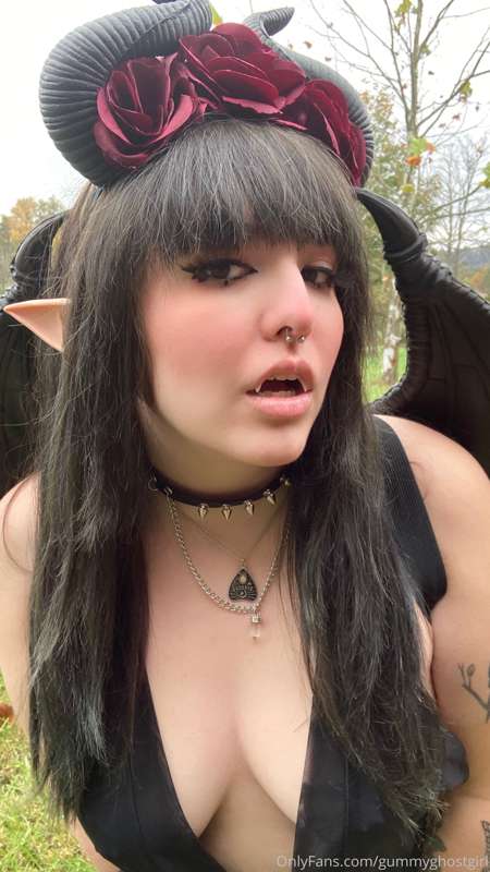 Demoness out on the prowl 😈 26