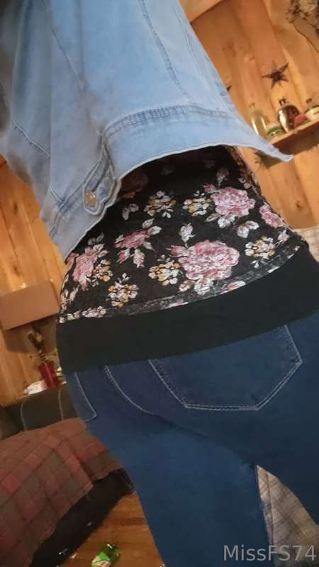 My "mature" ass still knows how to wear a pair of jeans!!!!