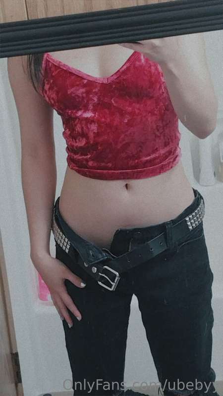 Was really feeling my outfit today 🥺💕

Love this velvet top,.. 2