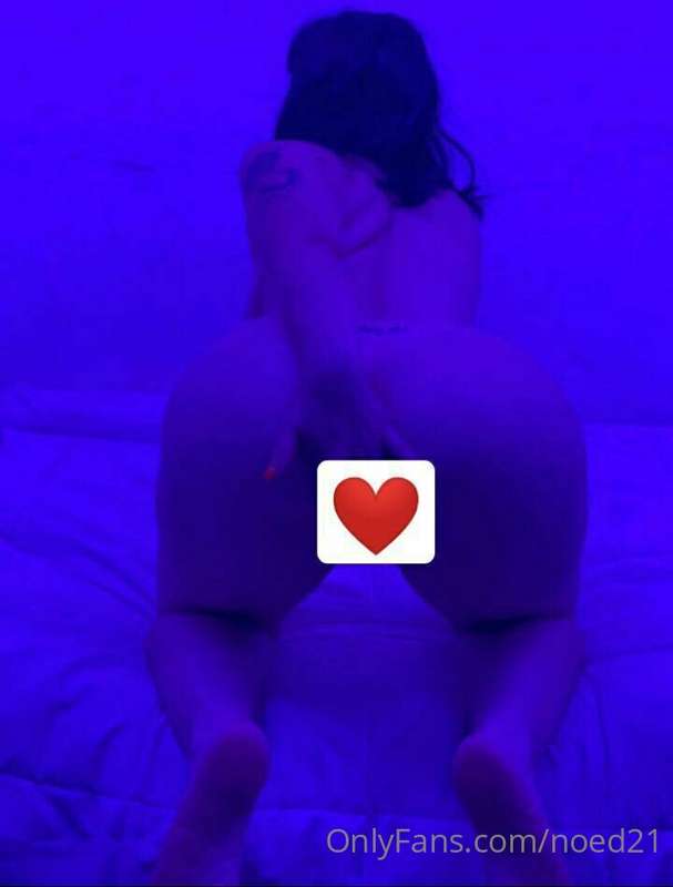 'MY BESTIE IS NOW ON ONLYFANS !! 😳 😳 @vikytahh AND IT'S FREE..