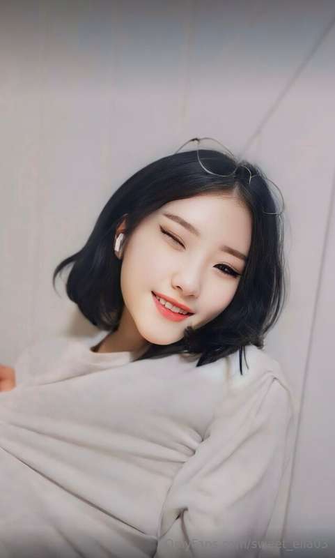 Sweet and beautiful Asian girl 😋

JUST TURNED 18 @jandi_priv..