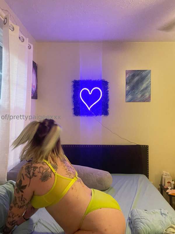 Thick, ready & waiting…. 🥵 8