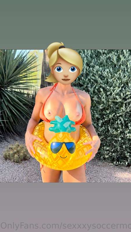 How do you like me as a blonde? 😉 Mr. Pineapple approved. 🍍🍍..