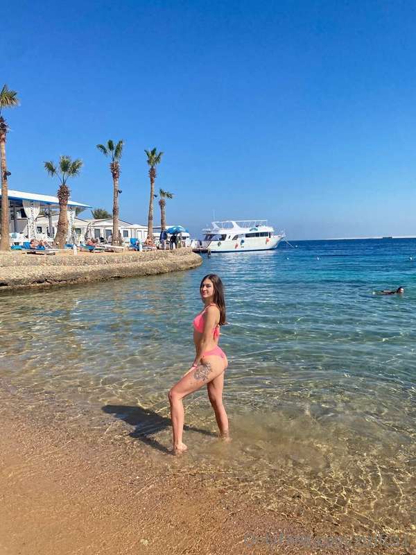 I love the sea. What could be more beautiful?
