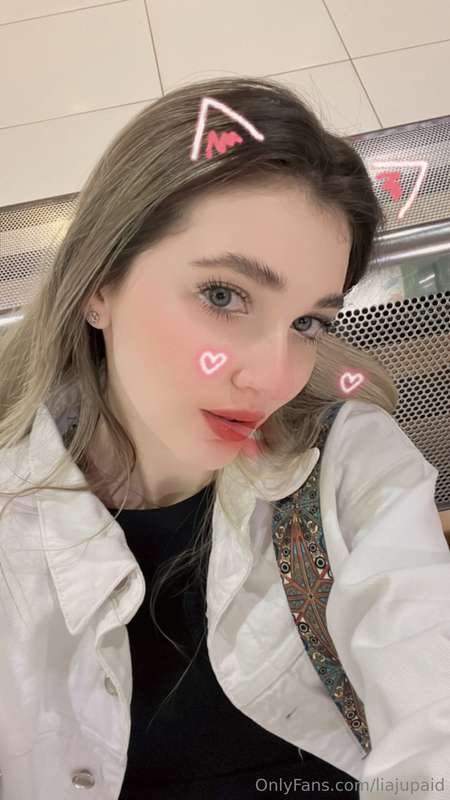 I came to visit my friends at work.💕 How is your day ??🥰