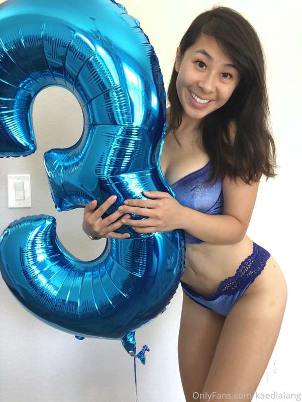 My cammiversary photo set! Wearing my favorite color of cour.. 5
