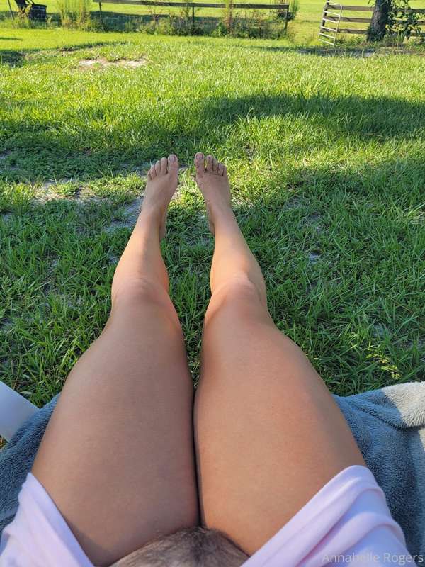 Barefoot, braless and bushy 9