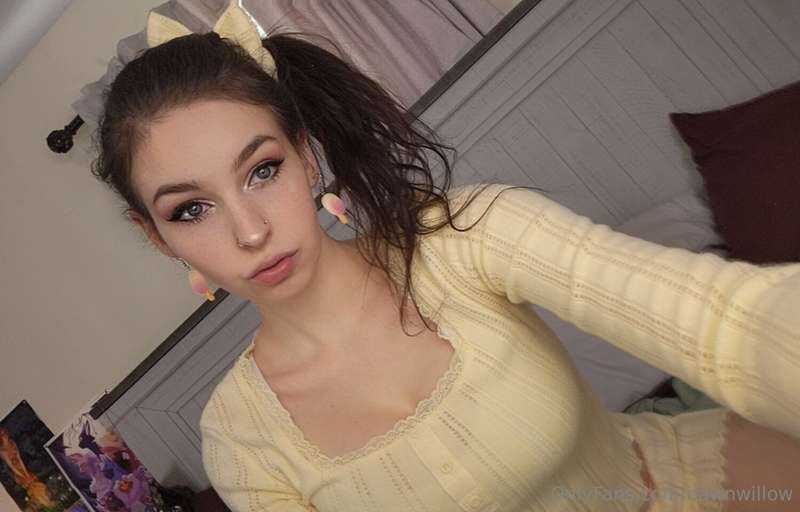 Yellow Babygirl photoset (fuzzy pussy)