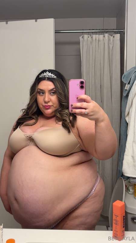 Forgot to post these belly snaps 👑 also I have a new big bel.. 2