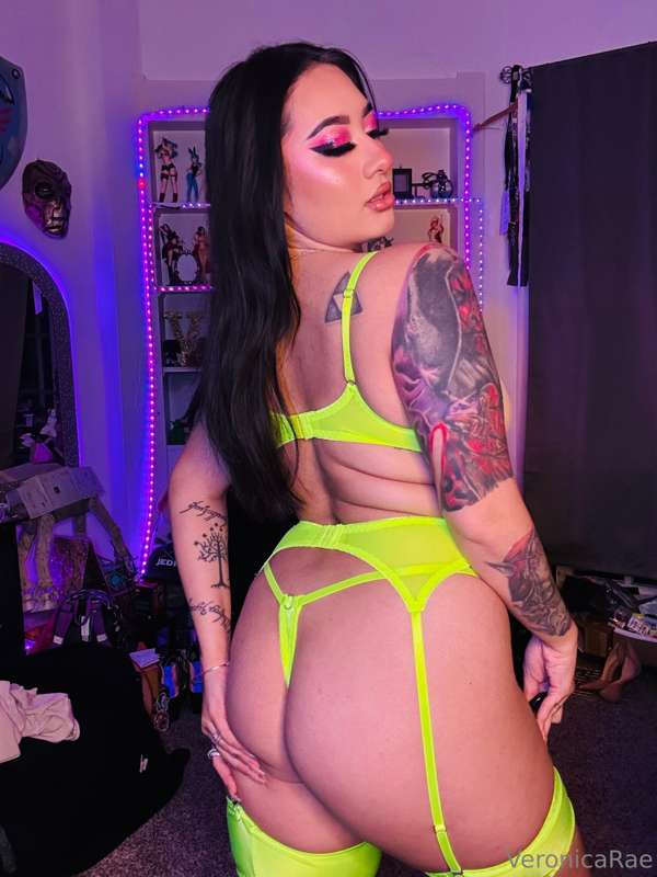 neon dreamzzzz set 💚🩷Pick your favorite photo from the set! .. 35