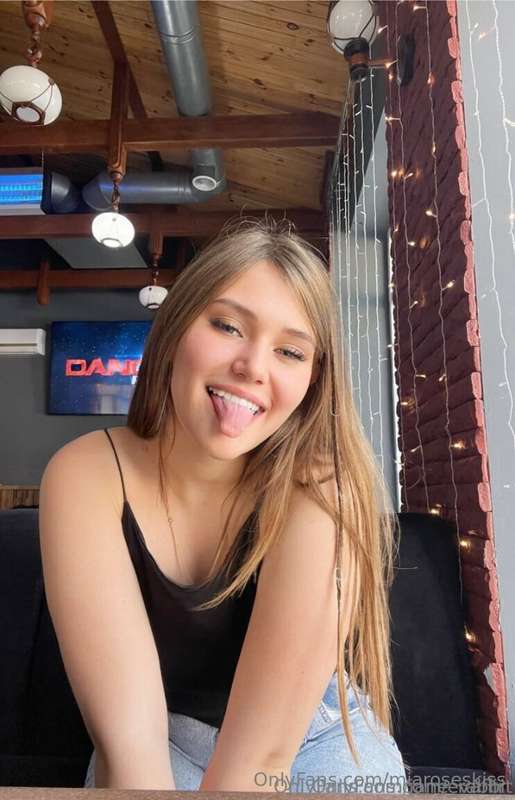 DO YOU WANT TO CUM?💦💦 Look at her👅mouth @jane_rabbit wants t..