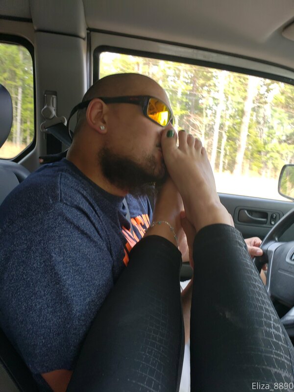 Even while driving he worships me ???? @kingtohisqueen 4