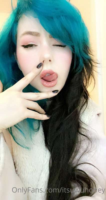 <3 Just showing off my outfit <3