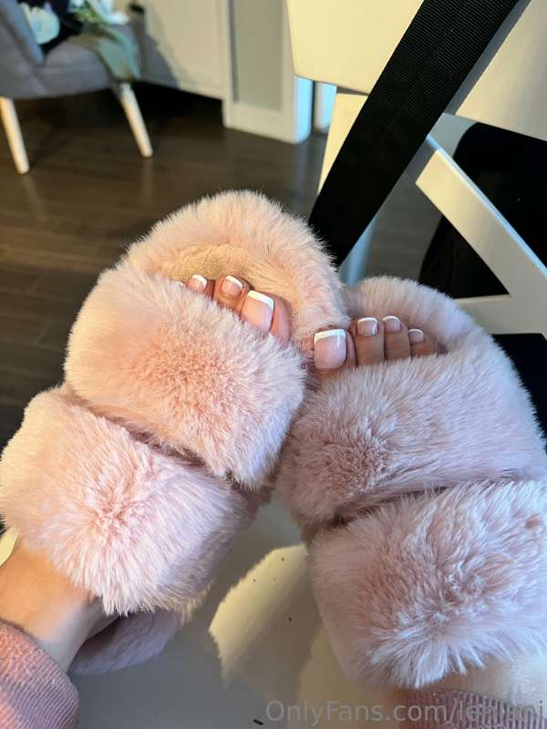 My friends first French pedi 💅🏼💖 I’m so proud of her loving .. 3