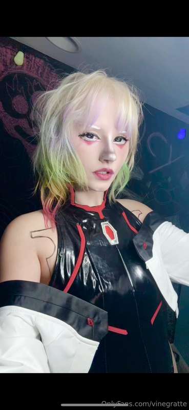 Lucy 🌙 Cyberpunk Does anybody wanna take me to the moon 🌙 