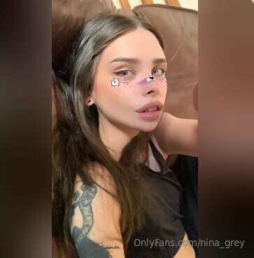 Text her 👉@karolina_mew , she's online right now 🔞
Lick me a..