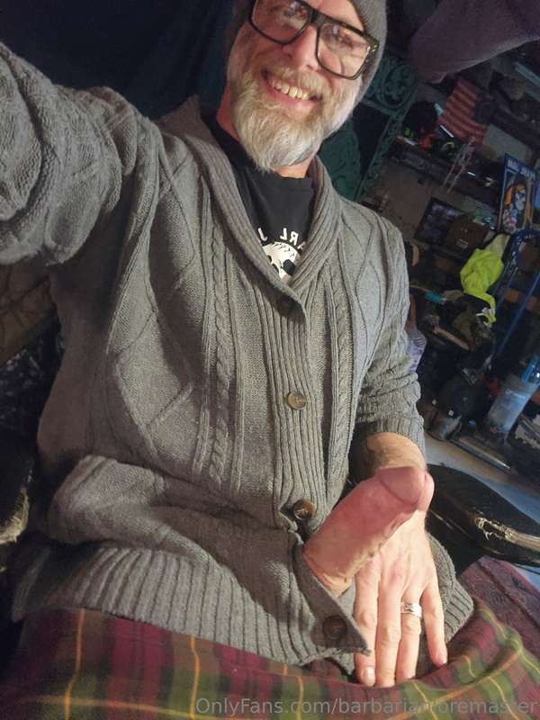 Hey, check out my new sweater I got for Christmas! Do you li.. 3