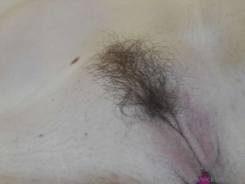 Look at this juicy pink tight pussy 😍 pull my toy out exactl..