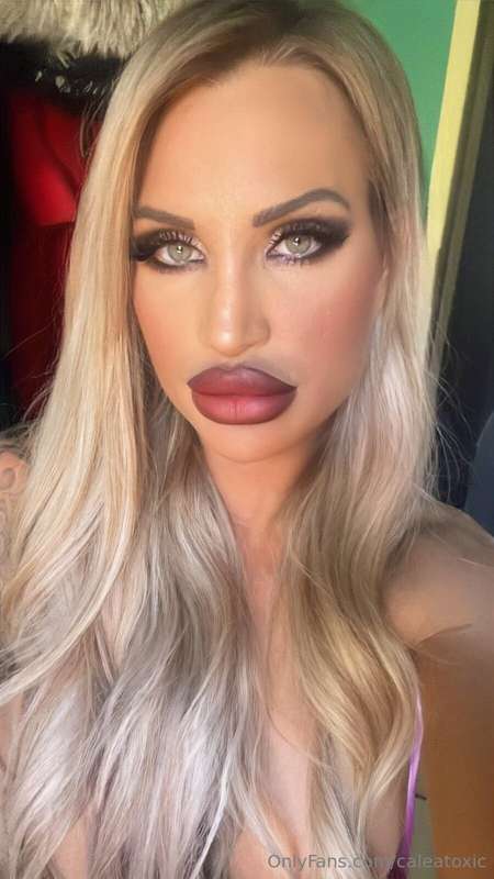 Your bittersweet seduction wishes you a good morning 💋 1