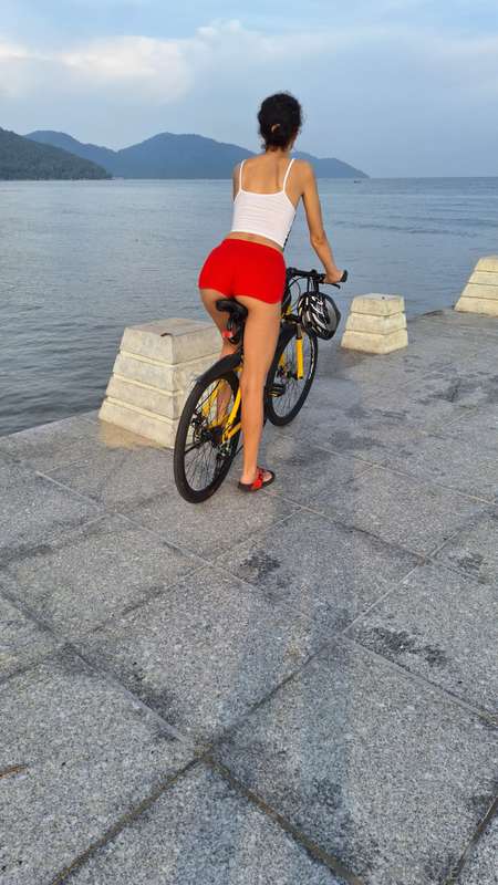 Short sexy photoset at the beach 🚲🌴🤩  I was riding bycicle. .. 3