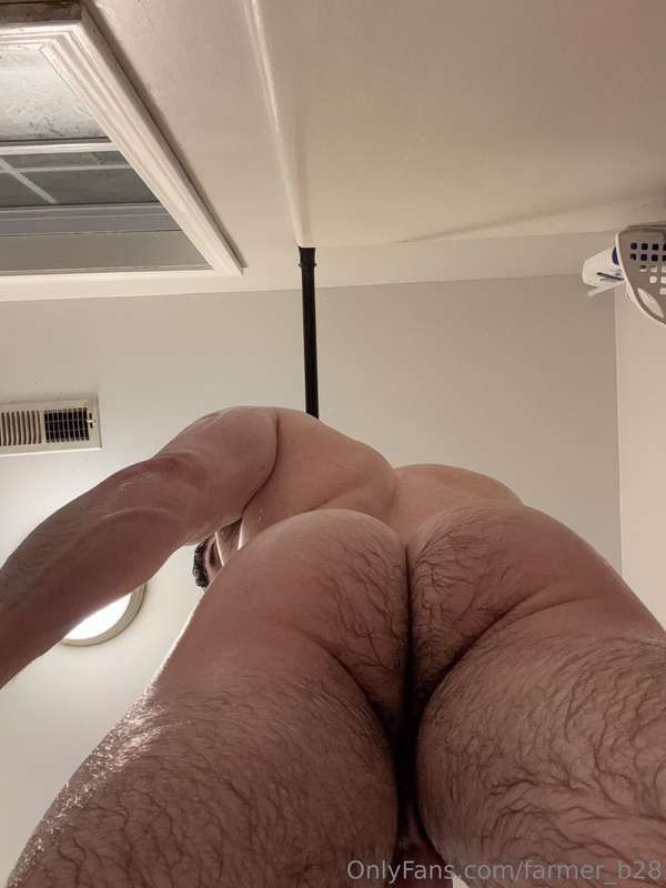 All clean, whose face am I sitting on 😏? If I went live this.. 1