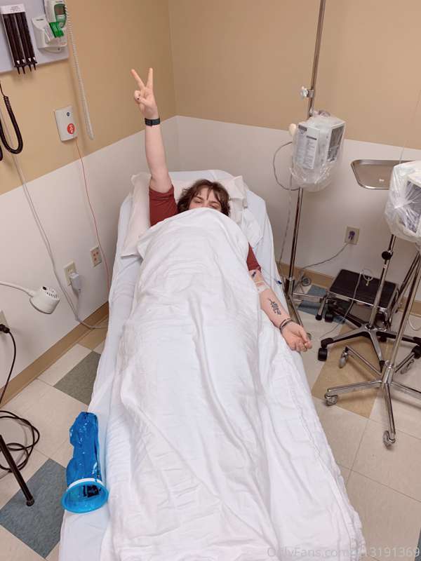 hey guys! quick update - still sick as fuck, been chillin in..