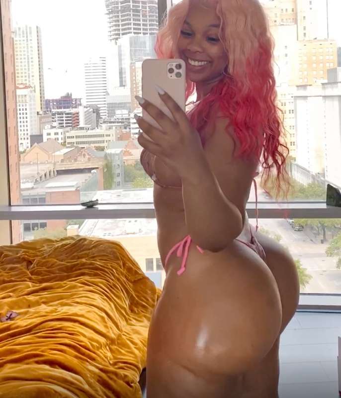 2 Ass shaking videos on SALE! 💖🍑 
***CHECK YOUR DM!*** 💌 1