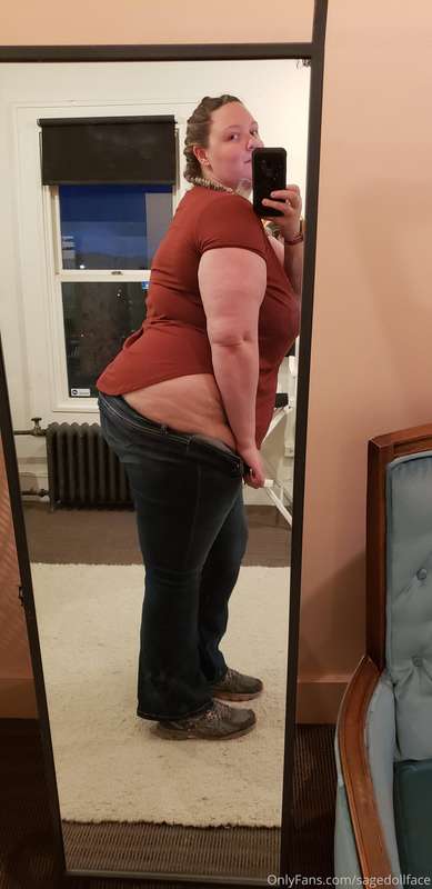 I'm really enjoying taking sexy selfies at work after I'm fi.. 5