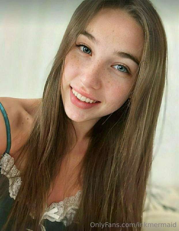 @aminashy she wants to cum with you ! you'll enjoy her juicy.. 1