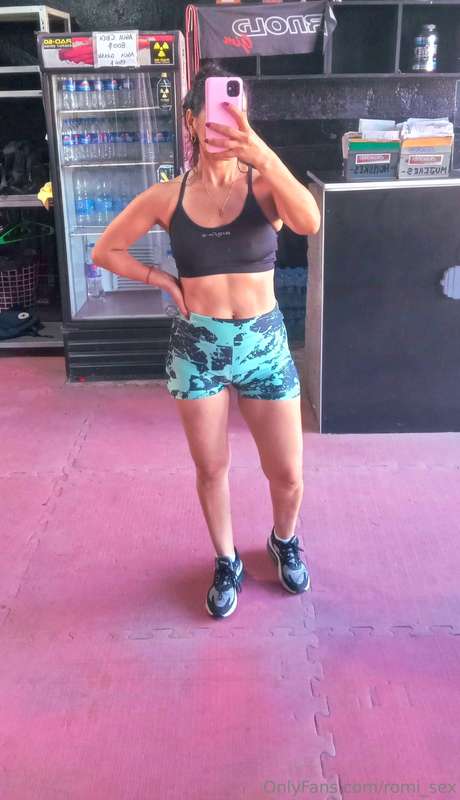 My favorites for training 💪🏋‍♀️🥵 are the top and shorts. Whi..